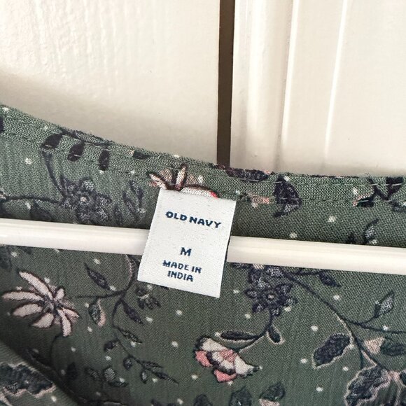 Old Navy Women's Short Sleeve Top (Green Multi color, floral pattern), Size M - Picture 2 of 3